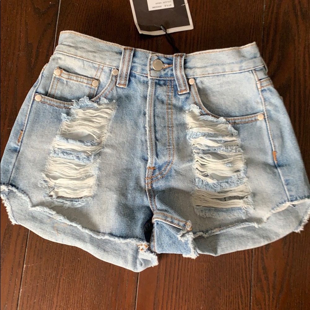 BRAND NEW! MINKPINK Denim high waisted short.